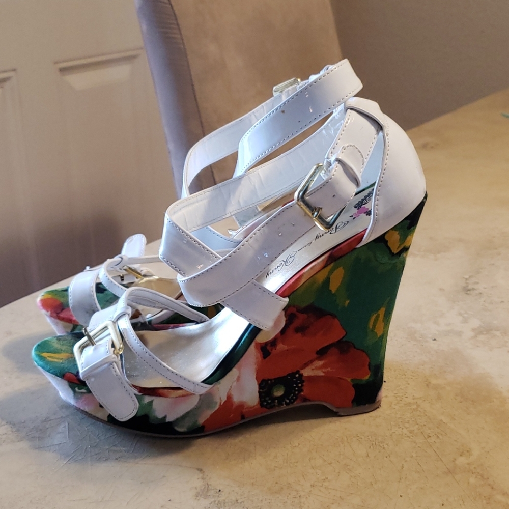 Wedge heels